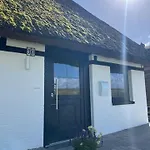 Gemuetliches Reetdachhaus * Oesterdeichstrich