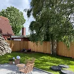 Gemuetliches Reetdachhaus Semesterbostad Oesterdeichstrich