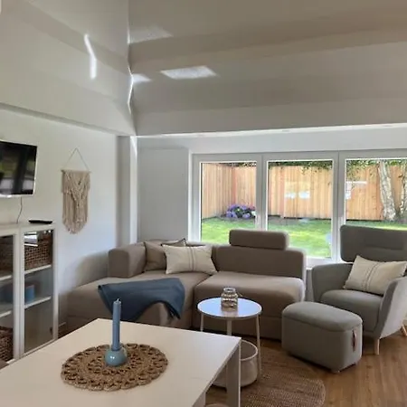 Дом отдыха Gemuetliches Reetdachhaus *